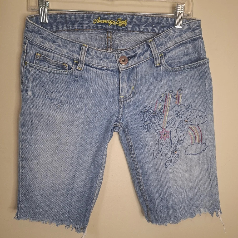 Vintage American Eagle Low Rise floral Embroidered denim bermuda shorts SZ  2